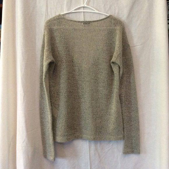 Lose v-neck gray sweater (shirt only) - Picture 3 of 3